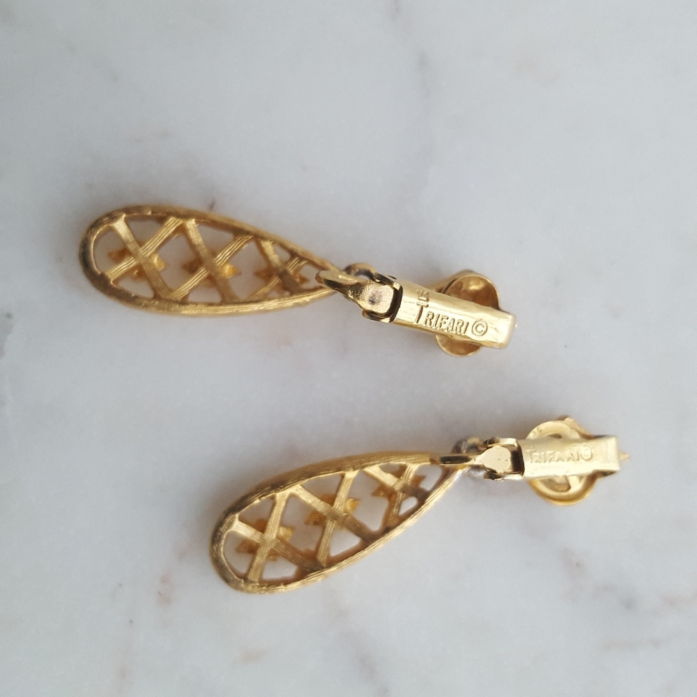 🌙Vtg Crown Trifari Clip On Earrings - Picture 6 of 10